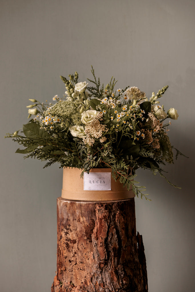 Caja kraft con flores silvestres - El Taller de Lucia