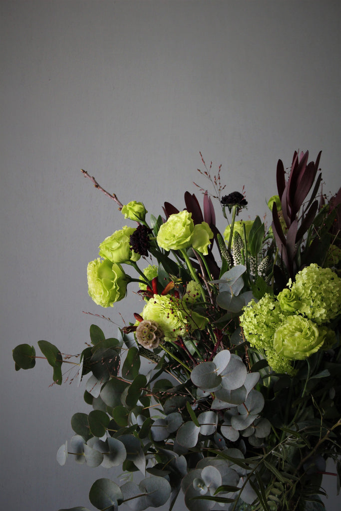 Jarrón labrado con flores silvestres - El Taller de Lucia