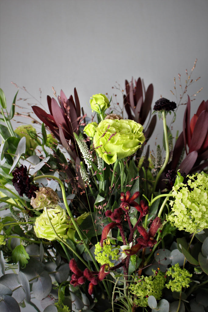 Jarrón labrado con flores silvestres - El Taller de Lucia